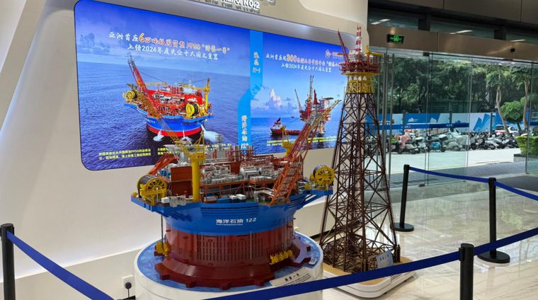 Offshore oil platform model with its derricks and equipment