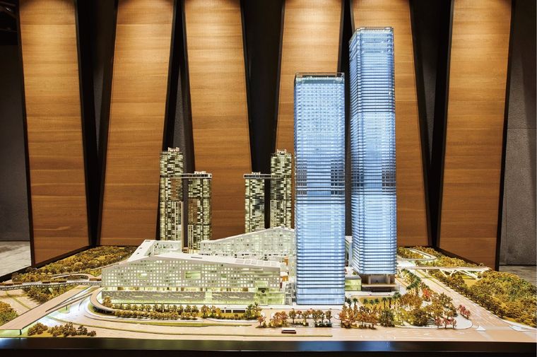 Model of a low-rise business complex with the surrounding streets