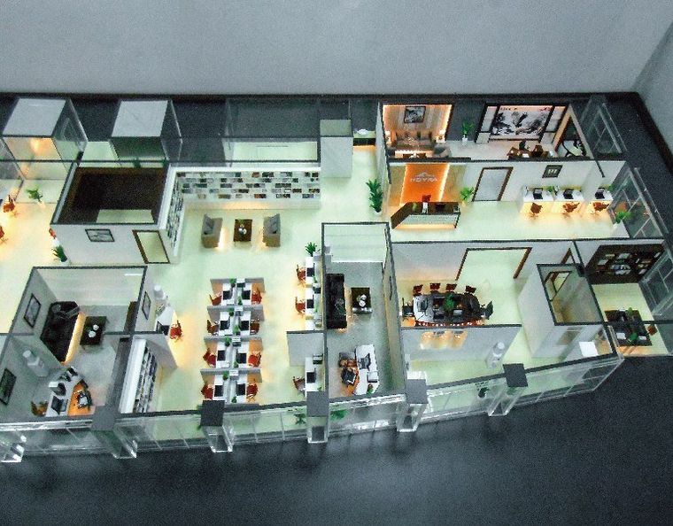 Cutaway model of an open-plan office floor with workstations and meeting rooms